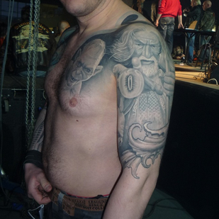 Masculino Negro y Gris Realismo tatuaje en Hombro #89788 | Tattoo Artist Dmitriy Chikaev