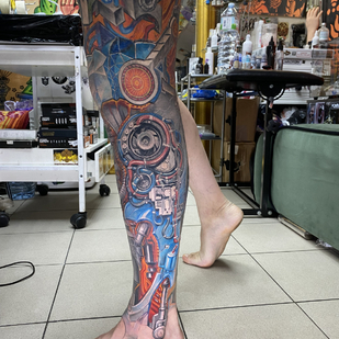 Masculino Color Biomecánico tatuaje en Pierna #88148 | Tattoo Artist Evgeniy Bobin