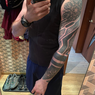 Masculino Negro Ornamental tatuaje en Manga #83863 | Tattoo Artist Ioann Leo ( LEO-VAN )