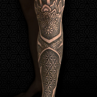 Masculino Negro y Gris Geométrico tatuaje en Espinilla #86399 | Tattoo Artist Ioann Leo ( LEO-VAN )