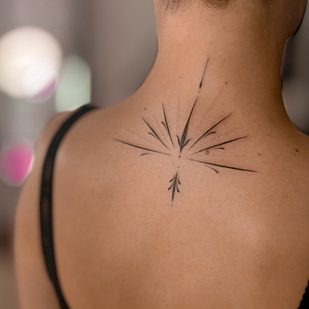 Femenino Negro Fineline tatuaje en Espalda #88690 | Tattoo Artist Sergeeva Tattoo