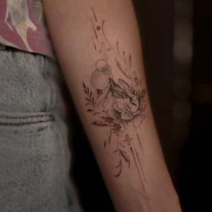 Femenino Negro Gráfico tatuaje en Antebrazo #88691 | Tattoo Artist Sergeeva Tattoo