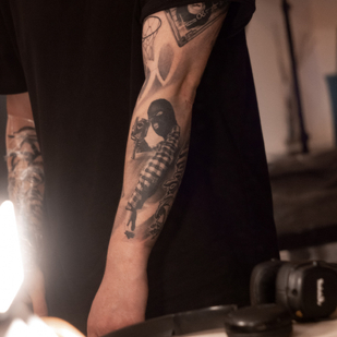 Negro y Gris Realismo tatuaje en Manga #85457 | Tattoo Artist Nikita Kasatkin