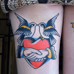 Femenino Color Old School tatuaje en Muslo #88721 | Tattoo Artist Nikita Radeckiy