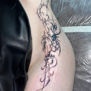 Femenino Negro Abstracto tatuaje en Muslo #87115 | Tattoo Artist Olga Glotova