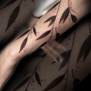 Femenino Negro y Gris Gráfico tatuaje en Antebrazo #87847 | Tattoo Artist Sergey Martynov