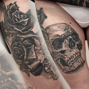 Femenino Negro y Gris Gráfico tatuaje en Muslo #87852 | Tattoo Artist Sergey Martynov