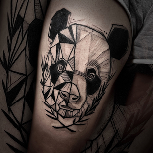 Femenino Negro y Gris Gráfico tatuaje en Muslo #87869 | Tattoo Artist Sergey Martynov