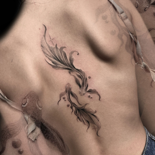 Femenino Negro y Gris Gráfico tatuaje en Espalda #87870 | Tattoo Artist Sergey Martynov