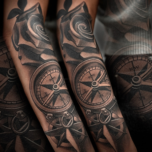 Femenino Negro y Gris Realismo tatuaje #87887 | Tattoo Artist Sergey Martynov