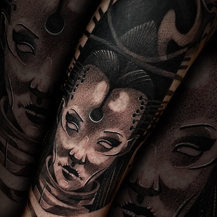 Femenino Negro y Gris Gráfico tatuaje en Pierna #87954 | Tattoo Artist Sergey Martynov