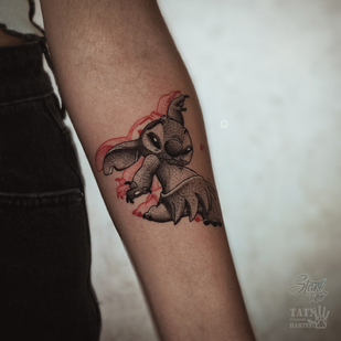 Femenino Negro Gráfico tatuaje en Antebrazo #84998 | Tattoo Artist Yaroslav Stark