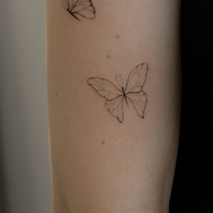 Femenino Negro Minimalismo tatuaje en Hombro #93531 | Tattoo Artist Sergeeva Tattoo