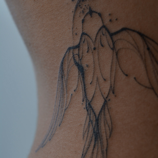 Femenino Color Fineline tatuaje en Lado #96920 | Tattoo Artist Sergeeva Tattoo