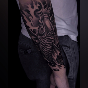 Masculino Negro Japonés tatuaje en Antebrazo #91224 | Tattoo Artist Spray Gun