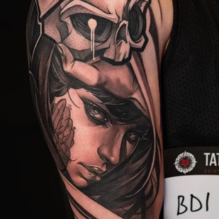 Masculino Negro Retrato tatuaje en Hombro #95153 | Tattoo Artist Spray Gun
