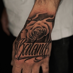 Masculino Negro Lettering tatuaje en Palma #95154 | Tattoo Artist Spray Gun