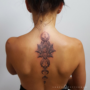 Femenino Negro y Gris Ornamental tatuaje en Espalda #92235 | Tattoo Artist Loren Fetterman