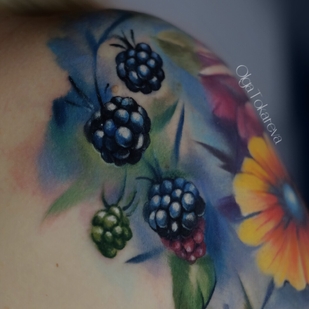 Femenino Color  tatuaje en Hombro #101936 | Tattoo Artist Olga Tokareva