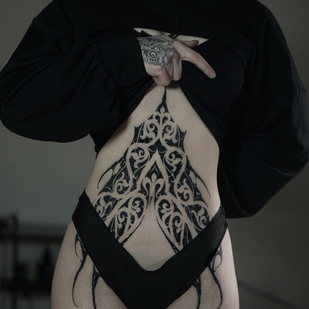 Femenino Negro Ornamental tatuaje en Estómago #93694 | Tattoo Artist Aleksey Gurbatov
