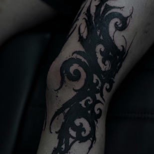 Masculino Negro Ornamental tatuaje en Pierna #93700 | Tattoo Artist Aleksey Gurbatov