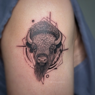 Femenino Negro y Gris Microrealismo tatuaje en Hombro #94770 | Tattoo Artist Miki Sheir