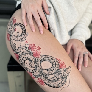 Femenino Color Estilo del Autor tatuaje en Muslo #95055 | Tattoo Artist Tonya | inkedwolfie