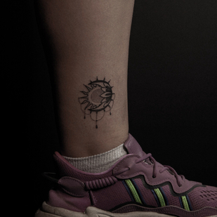 Femenino Negro Gráfico tatuaje en Pierna #97449 | Tattoo Artist Daria Duck