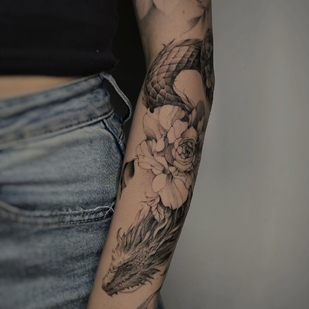 Femenino Negro y Gris Gráfico tatuaje en Antebrazo #96156 | Tattoo Artist Smishko Leonid