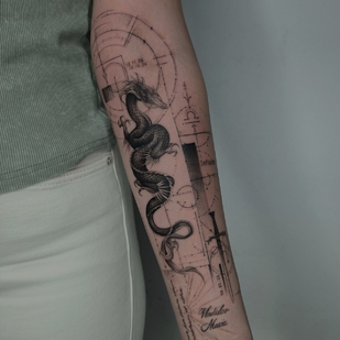 Femenino Negro y Gris Fineline tatuaje en Antebrazo #96725 | Tattoo Artist Smishko Leonid