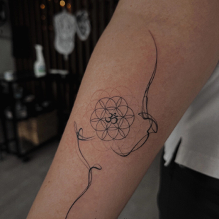 Femenino Negro Geométrico tatuaje en Antebrazo #96861 | Tattoo Artist Dariya Salmanova