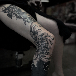 Femenino Negro Blackwork tatuaje en Espinilla #97080 | Tattoo Artist Mariya Naumova