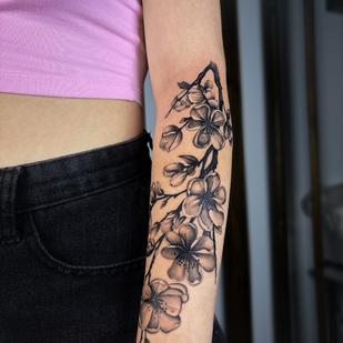 Femenino Negro Gráfico tatuaje #99745 | Tattoo Artist Artem Arion