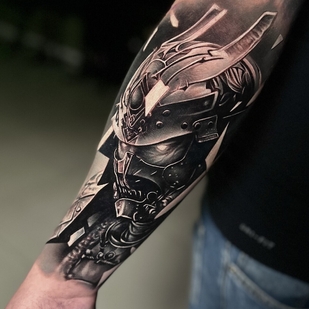 Masculino Negro y Gris Realismo tatuaje en Antebrazo #99964 | Tattoo Artist Aleksandr Lysov