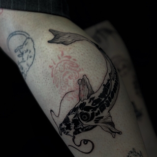 Femenino Negro  tatuaje en Espinilla #104782 | Tattoo Artist Ekaterina Sysoeva