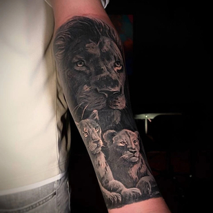 Masculino Negro y Gris Cover-up tatuaje en Antebrazo #103475 | Tattoo Artist Sergey Petrov