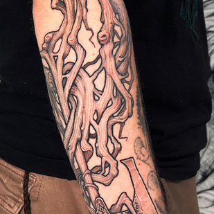 Masculino Negro y Gris Gráfico tatuaje en Antebrazo #103535 | Tattoo Artist Roman Brumel