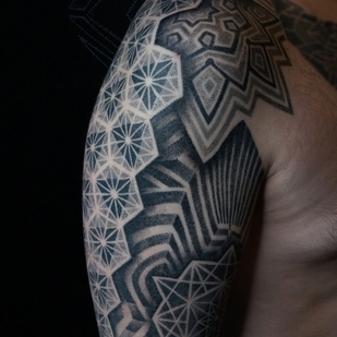 Negro y Gris Dotwork tatuaje #95740 | Tattoo Artist Ulyaschenkov Vladimir