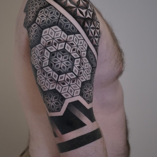 Masculino Negro Geométrico tatuaje en Manga #95260 | Tattoo Artist Oni.hori