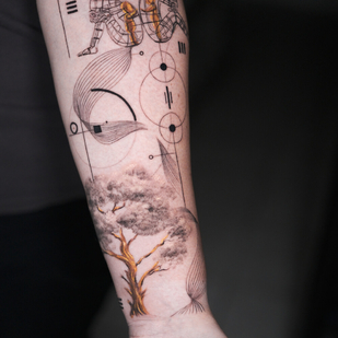 Femenino Negro y Gris Microrealismo tatuaje en Antebrazo #94165 | Tattoo Artist Kirill Antique