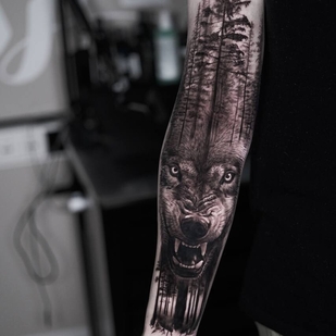 Negro y Gris Realismo tatuaje en Antebrazo #94408 | Tattoo Artist Kirill Antique