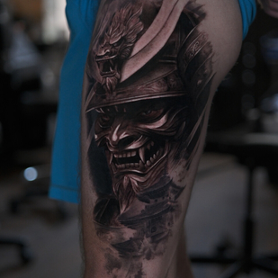 Masculino Negro y Gris Realismo tatuaje en Muslo #97622 | Tattoo Artist Kirill Antique