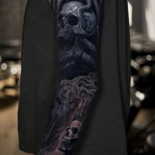 Masculino Negro y Gris Realismo tatuaje #99252 | Tattoo Artist Kirill Antique