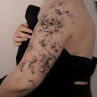 Femenino Negro  tatuaje en Hombro #94077 | Tattoo Artist Juliaavoo