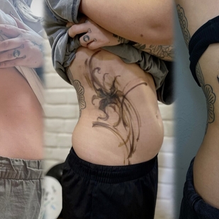 Femenino Negro y Gris Abstracto tatuaje en Lado #92514 | Tattoo Artist Mary Nepostaeva