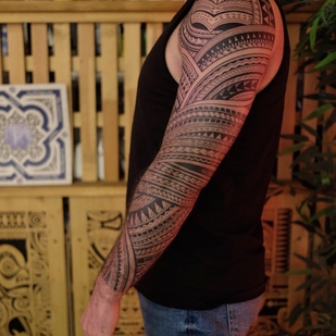 Masculino Negro Polinesio tatuaje en Manga #96546 | Tattoo Artist maksim kokin