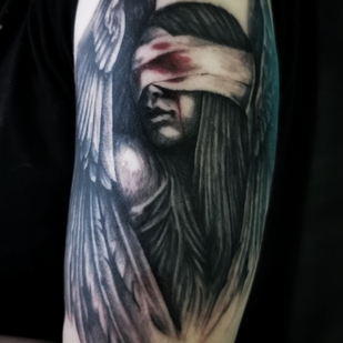 Masculino Negro Realismo tatuaje en Hombro #101611 | Tattoo Artist Kseniya Pizhevskaya