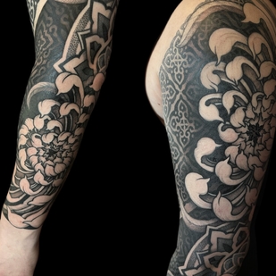 Masculino Negro y Gris Ornamental tatuaje en Manga #96582 | Tattoo Artist Ioann Leo ( LEO-VAN )