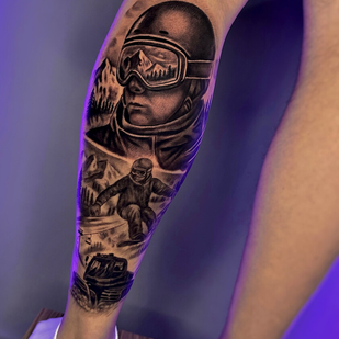 Masculino Negro y Gris Realismo tatuaje en Espinilla #99066 | Tattoo Artist Master Margarita