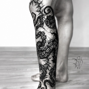 Masculino Negro Gráfico tatuaje en Pierna #94861 | Tattoo Artist Ellina Plat